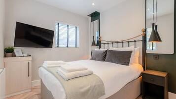 Basic Apartment, 1 Double Bed | 1 bedroom, desk, laptop workspace, bed sheets