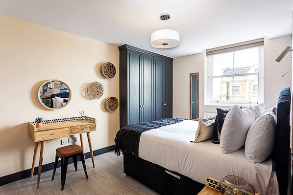 Basic Apartment, 2 Double Beds | 2 bedrooms, desk, laptop workspace, iron/ironing board - Crystal Palace Residence II (London)