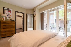 Eenvoudig appartement, Meerdere bedden | 3 slaapkamers, een laptopwerkplek, een strijkplank/strijkijzer