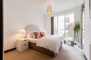 Basic Apartment, Multiple Beds - Vibrant Hackney Wick & Olympic Park Maisonette (London)