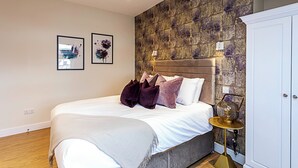 Basic Apartment, 2 Double Beds | 2 bedrooms, laptop workspace, iron/ironing board, bed sheets - Crystal Palace Residence III (London)