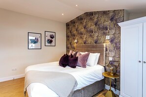 Basic Apartment, 2 Double Beds | 2 bedrooms, laptop workspace, iron/ironing board, bed sheets - Crystal Palace Residence III (London)