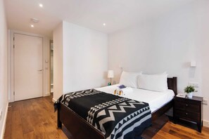 Basic Apartment, 2 Double Beds | 2 bedrooms, desk, laptop workspace, iron/ironing board - Bright Space Near Sherlock Holmes Museum (London)