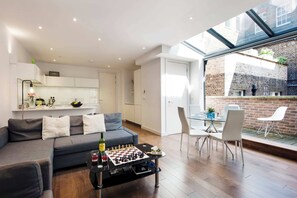 Basic Apartment, 2 Double Beds | Interior