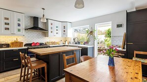 Basic House, Multiple Beds | Private kitchen | Fridge, microwave, oven, stovetop - Quirky, Spacious House in the Heart of Hackney (London)