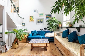 Basic House, Multiple Beds | Living area | Streaming services - Quirky, Spacious House in the Heart of Hackney (London)