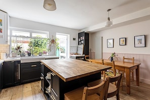 Basic House, Multiple Beds | Private kitchen | Fridge, microwave, oven, stovetop - Quirky, Spacious House in the Heart of Hackney (London)