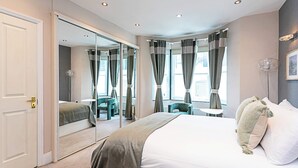 Basic-Apartment, Mehrere Betten | 2 Schlafzimmer, laptopgeeigneter Arbeitsplatz, Bügeleisen/Bügelbrett
