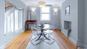 Unclassified image, 3 of 15, button - Stunning Period Feature House (London)