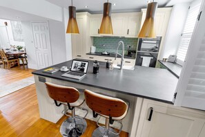 Basic House, Multiple Beds | Interior - Extremely Rare Luxury Loft (London)