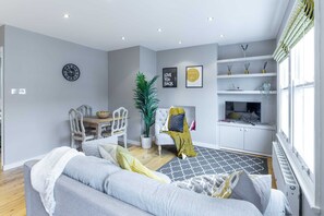 Living area - Stylish Shepherds Bush Flat (London)
