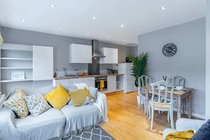 Basic Apartment, Multiple Beds | Living area