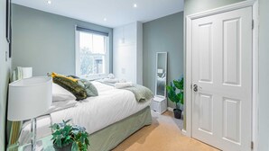 Unclassified image, 5 of 12, button - Stylish Shepherds Bush Flat (London)