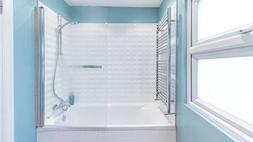 Basic Apartment, Multiple Beds | Bathroom | Towels, soap, shampoo, toilet paper