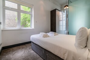 Appartement, plusieurs lits | 2 chambres, bureau, espace de travail pour ordinateur portable