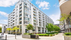 Exterior - Panoramic London: 3-Bed City Oasis (London)