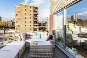 Exterior - Quiet and Spacious Four Bedroom House (London)