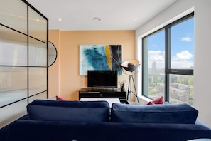 Eenvoudig appartement, 1 tweepersoonsbed | Woonruimte | Televisie