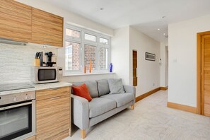 Basic Apartment, 1 Double Bed | Living area | TV - Gorgeous Flat Overlooking Hyde Park (London)