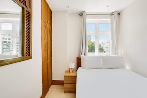 Basic Apartment, 1 Double Bed - Gorgeous Flat Overlooking Hyde Park (London)