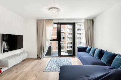 Modern Park Royal Flat