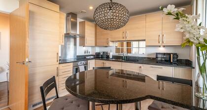 Modern Comfort: Stratford 3BR Duplex