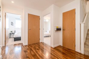 Basic Apartment, Multiple Beds | Interior - Modern Comfort: Stratford 3BR Duplex (London)