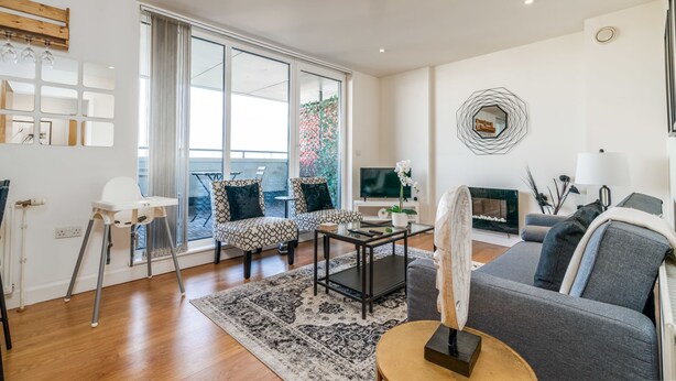 Apartamento básico, varias camas | Interior
