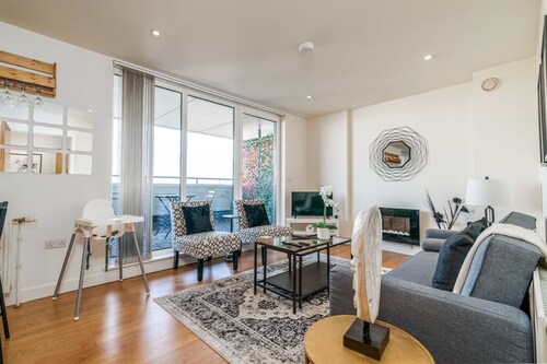 Modern Comfort: Stratford 3BR Duplex