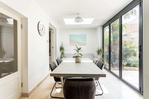 Basic House, Multiple Beds | Dining