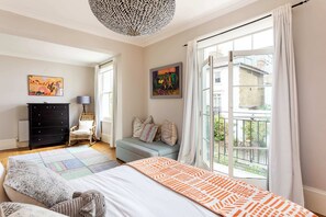 Hus – basic, flere senger | 3 soverom, skrivebord, skrivebord for bærbar PC og strykejern/-brett