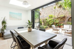 Eenvoudig huis, Meerdere bedden | Dineren