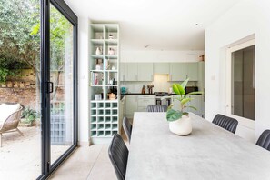 Hus – basic, flere senger | Spiseområde