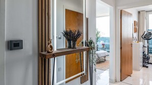 Basic Apartment, Multiple Beds | Interior - Canary Wharf Retreat With Free Secure Parking (London)