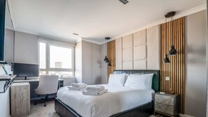 Basic Apartment, Multiple Beds | Bathroom - Canary Wharf Retreat With Free Secure Parking (London)