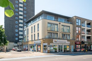 Exterior - Bright & Spacious Battersea Flat (London)