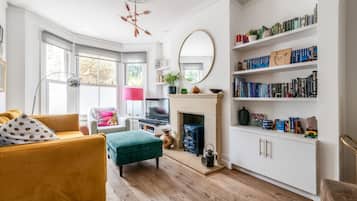 Basic House, Multiple Beds | Interior