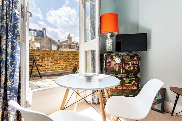 Appartement, plusieurs lits | Vue depuis l’hébergement