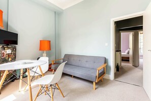 Basic Apartment, Multiple Beds | Living area - Cosy North Kensington Flat (London)