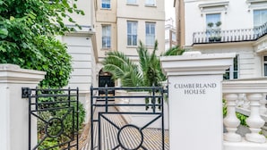 Unclassified image, 3 of 24, button - Canal Crescent Charm Flat With Stunning Views, Little Venice (London)