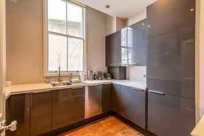 Appartamento Basic, 1 letto matrimoniale | Cucina privata | Frigorifero, microonde, forno, piano cottura