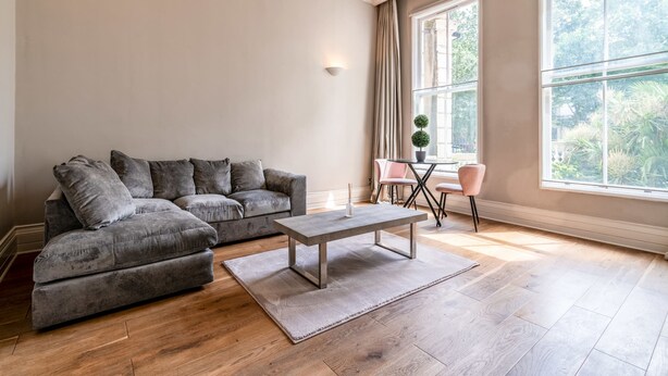 Unclassified image, 1 of 24, button - Canal Crescent Charm Flat With Stunning Views, Little Venice (London)