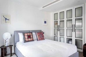 Appartement, 1 très grand lit | 1 chambre, bureau, espace de travail pour ordinateur portable