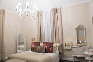 Deluxe Triple Room - Domus Deorum (Naples)