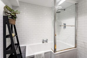Bathroom - Charming Garden Flat (London)