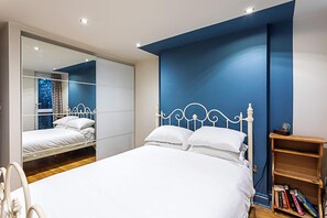 Basic Apartment, Multiple Beds