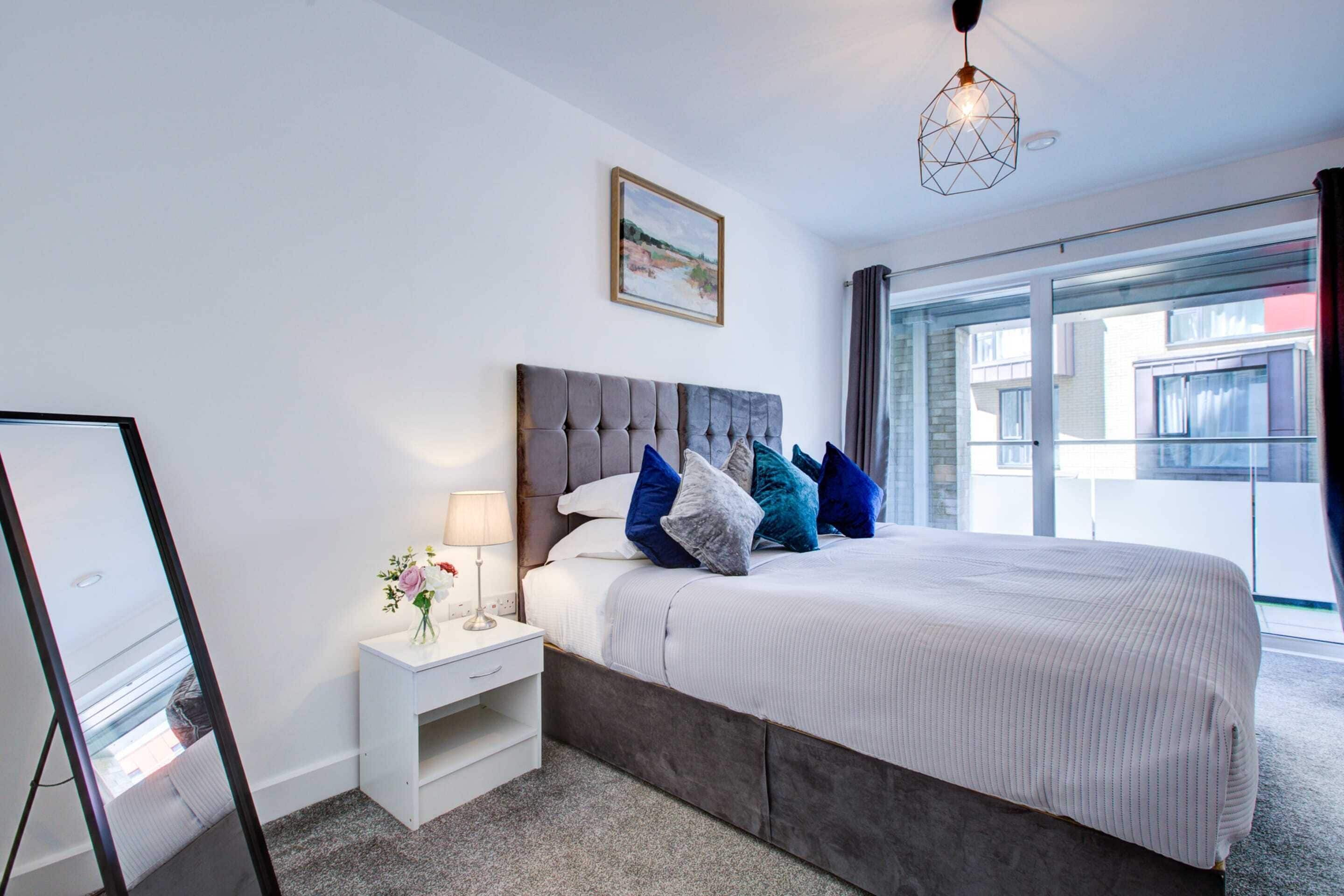 Basic Apartment, 1 Double Bed | 1 bedroom, desk, laptop workspace, iron/ironing board