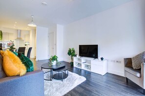 Basic Apartment, 1 Double Bed | Living area