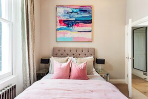 Basic Apartment, 1 Double Bed | 1 bedroom, desk, laptop workspace, bed sheets - Stylish Portobello Apartment (London)