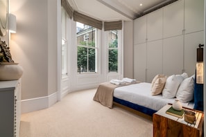 Apartamento básico, várias camas | 2 quartos, escrivaninha, espaço de trabalho para notebook